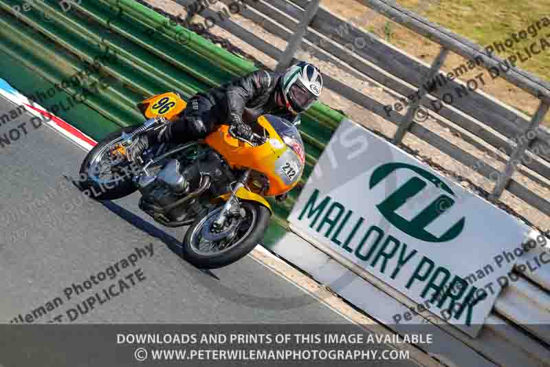 Vintage motorcycle club;eventdigitalimages;mallory park;mallory park trackday photographs;no limits trackdays;peter wileman photography;trackday digital images;trackday photos;vmcc festival 1000 bikes photographs